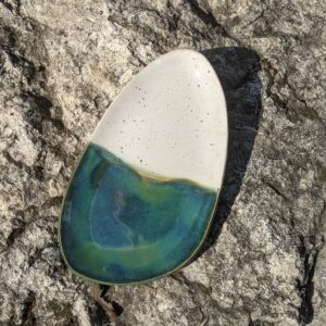 Patera owalna - szmaragd i białe straciatella