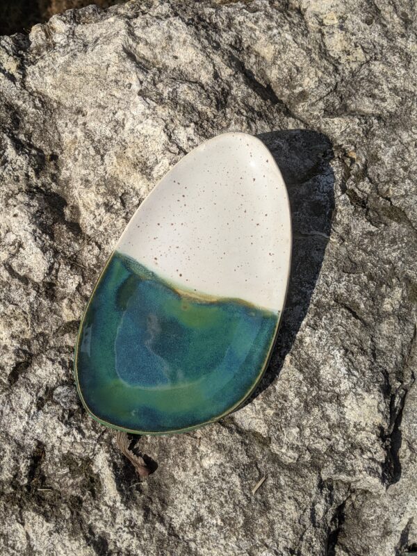 Patera owalna - szmaragd i białe straciatella