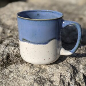 Kubek niebiesko-biały wysoki