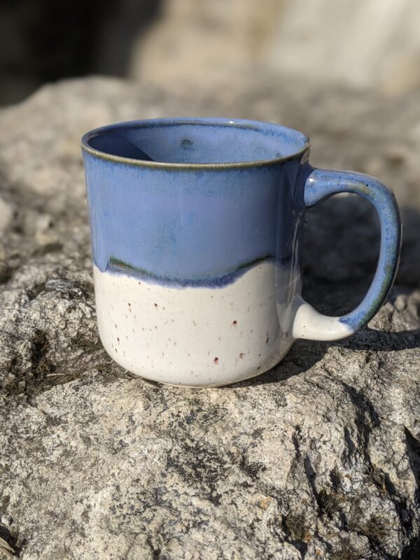 Kubek niebiesko-biały wysoki