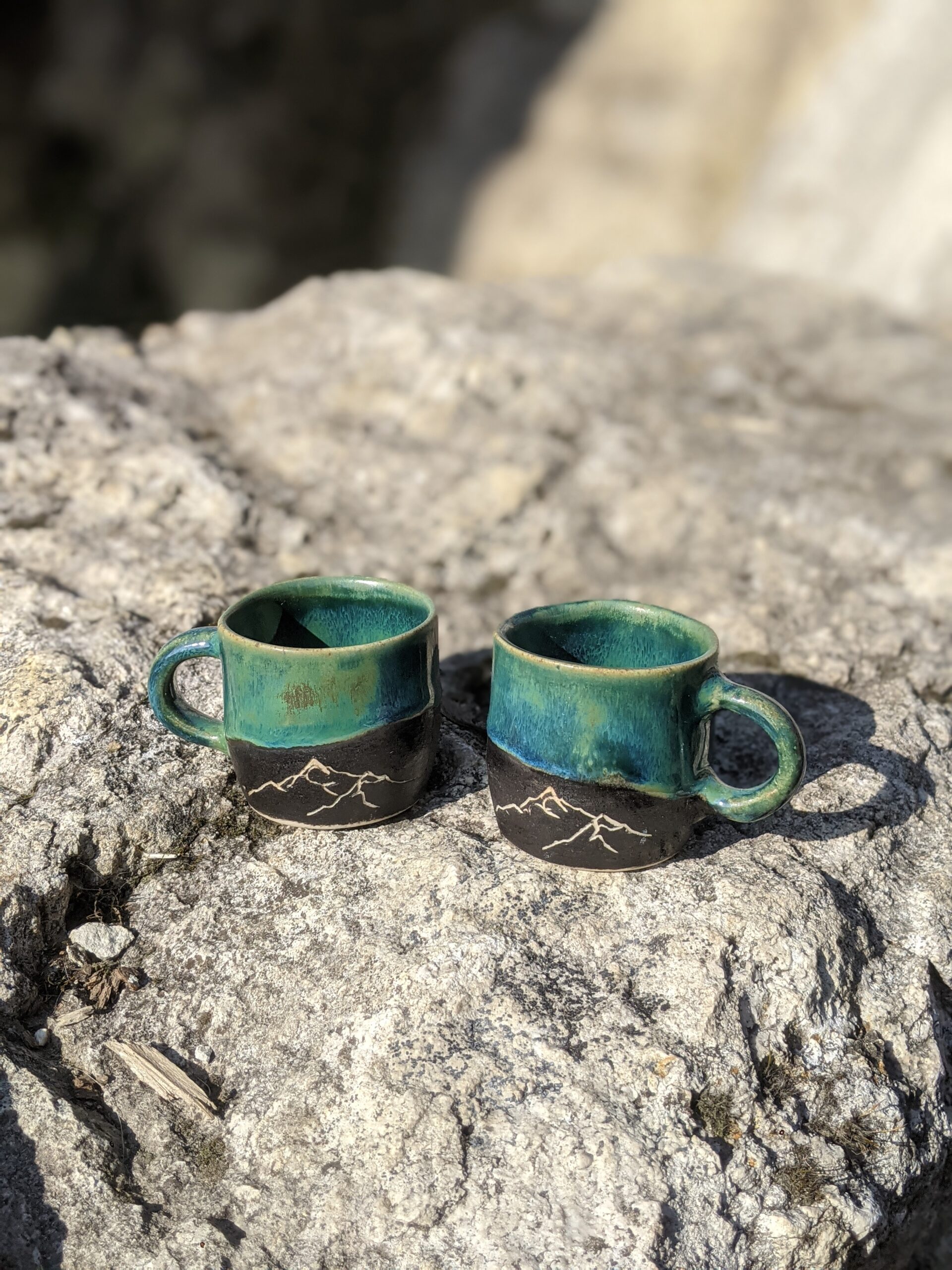 Filiżanka espresso z górami szmaragdowa - obrazek 2